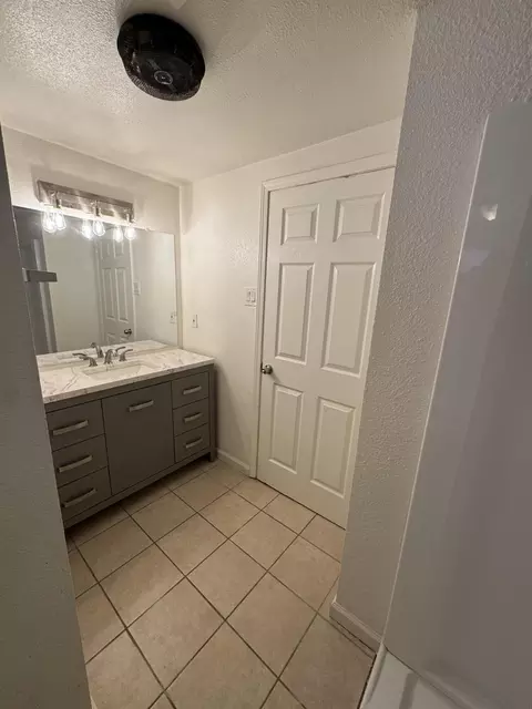 Bath - 5958 El Reposo St, Joshua Tree, CA 92252 photo 2 of 5