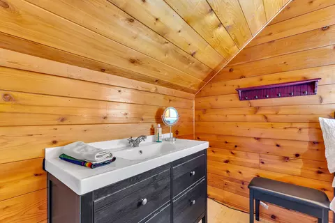 Bath - 52646 Chickadee Ln, Idyllwild, CA 92549 photo 6 of 6