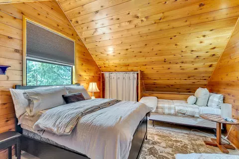 Bedroom - 52646 Chickadee Ln, Idyllwild, CA 92549 photo 7 of 9