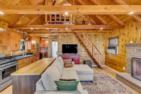 Living - 52646 Chickadee Ln, Idyllwild, CA 92549 photo 7 of 10