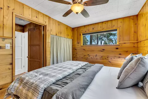 Bedroom - 52646 Chickadee Ln, Idyllwild, CA 92549 photo 4 of 9