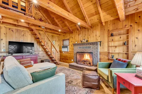 Living - 52646 Chickadee Ln, Idyllwild, CA 92549 photo 4 of 10