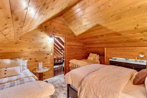Bedroom - 52646 Chickadee Ln, Idyllwild, CA 92549 photo 9 of 9