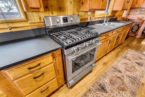 Kitchen - 52646 Chickadee Ln, Idyllwild, CA 92549 photo 5 of 5