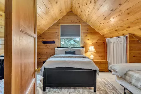 Bedroom - 52646 Chickadee Ln, Idyllwild, CA 92549 photo 5 of 9