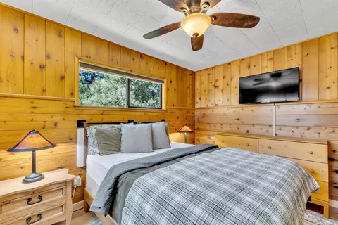 Bedroom - 52646 Chickadee Ln, Idyllwild, CA 92549 photo 3 of 9