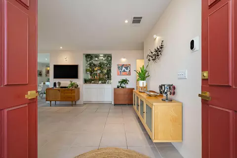 2501 N Whitewater Club Dr, Palm Springs, CA 92262