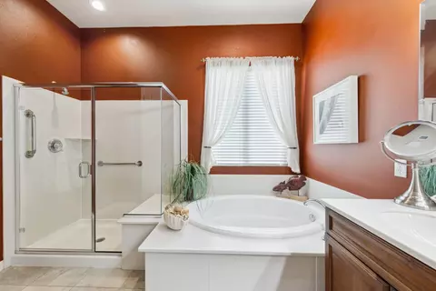 Bath - 40947 Corte Pelicano, Indio, CA 92203 photo 2 of 3