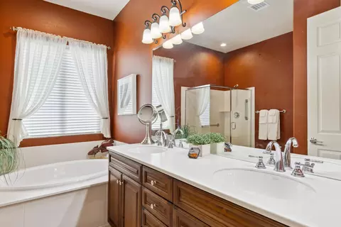 Bath - 40947 Corte Pelicano, Indio, CA 92203 photo 1 of 3