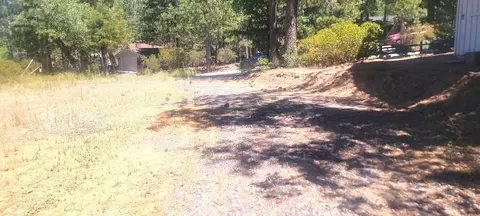 774 St Moritz Dr, Big Bear Lake, CA 92315 photo 2