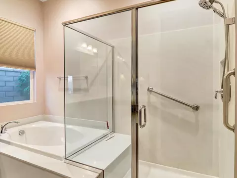 Bath - 85642 Molvena Dr, Indio, CA 92203 photo 6 of 8