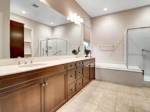 Bath - 85642 Molvena Dr, Indio, CA 92203 photo 4 of 8
