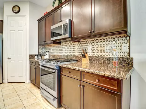 Kitchen - 85642 Molvena Dr, Indio, CA 92203 photo 1 of 7