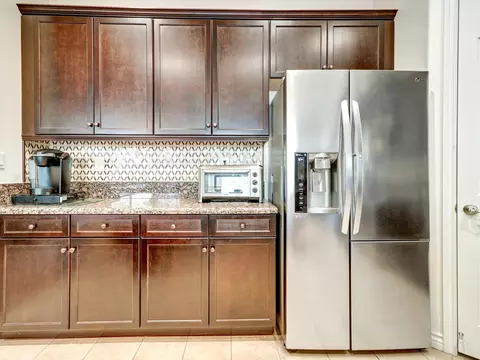 Kitchen - 85642 Molvena Dr, Indio, CA 92203 photo 5 of 7