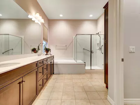 Bath - 85642 Molvena Dr, Indio, CA 92203 photo 3 of 8