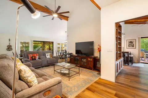 26800 Meadow Glen Dr, Idyllwild, CA 92549