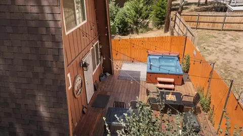 Exterior - 42958 Encino Rd, Big Bear Lake, CA 92315 photo 3 of 9