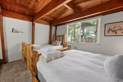 Bedroom - 42958 Encino Rd, Big Bear Lake, CA 92315 photo 5 of 6