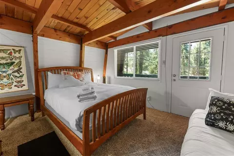 Bedroom - 42958 Encino Rd, Big Bear Lake, CA 92315 photo 1 of 6