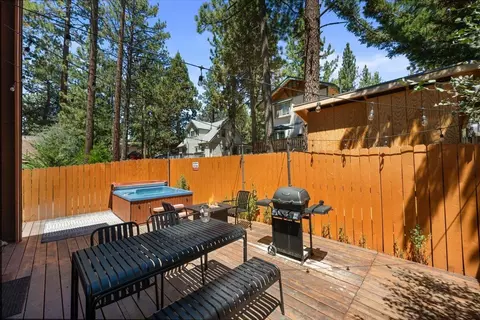 Exterior - 42958 Encino Rd, Big Bear Lake, CA 92315 photo 6 of 9