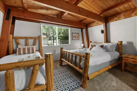 Bedroom - 42958 Encino Rd, Big Bear Lake, CA 92315 photo 4 of 6