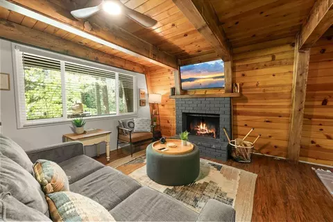 Living - 42958 Encino Rd, Big Bear Lake, CA 92315 photo 2 of 4