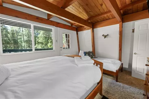 Bedroom - 42958 Encino Rd, Big Bear Lake, CA 92315 photo 2 of 6
