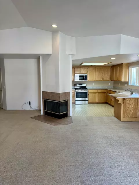 Living - 8523 Condalia Ave, Yucca Valley, CA 92284 photo 1 of 3