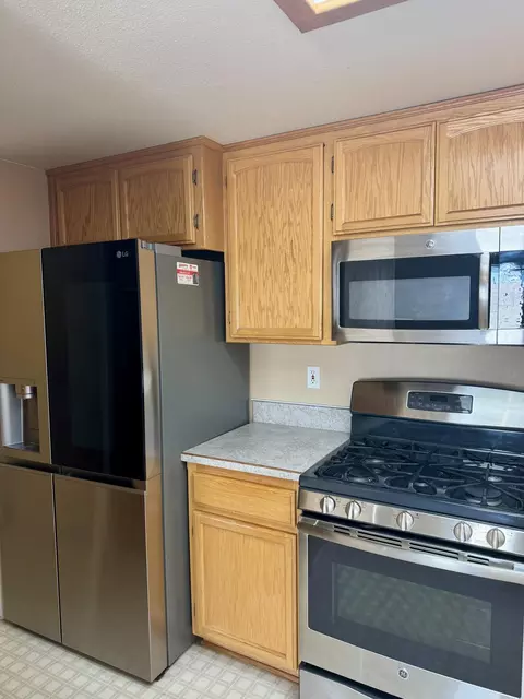 Kitchen - 8523 Condalia Ave, Yucca Valley, CA 92284 photo 2 of 3