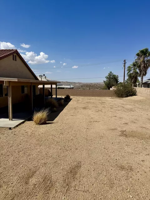 Exterior - 8523 Condalia Ave, Yucca Valley, CA 92284 photo 4 of 4