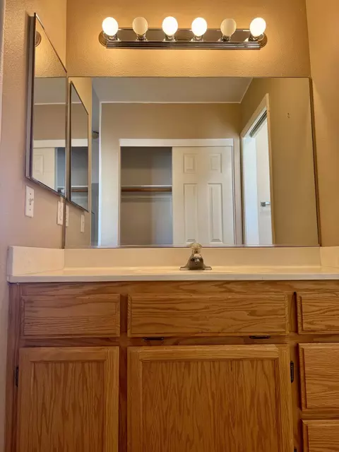 Bath - 8523 Condalia Ave, Yucca Valley, CA 92284 photo 2 of 4