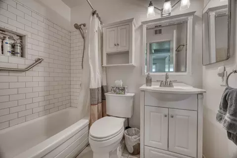 Bath - 81194 Francis Ave, Indio, CA 92201 photo 1 of 2