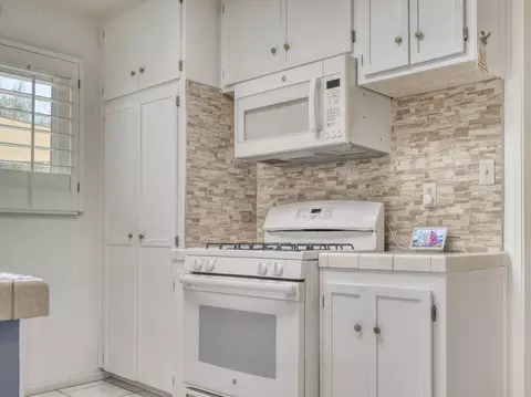 Kitchen - 81194 Francis Ave, Indio, CA 92201 photo 2 of 4