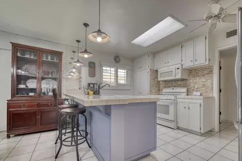 Kitchen - 81194 Francis Ave, Indio, CA 92201 photo 3 of 4