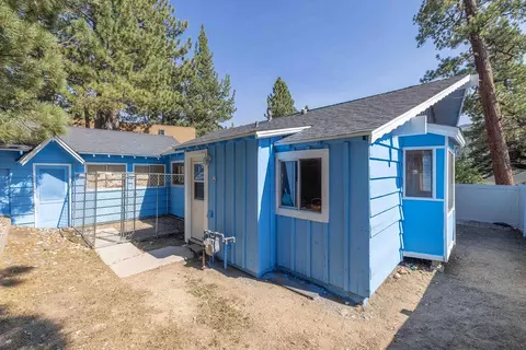 Exterior - 42920 Sunset Dr, Big Bear Lake, CA 92315 photo 4 of 5