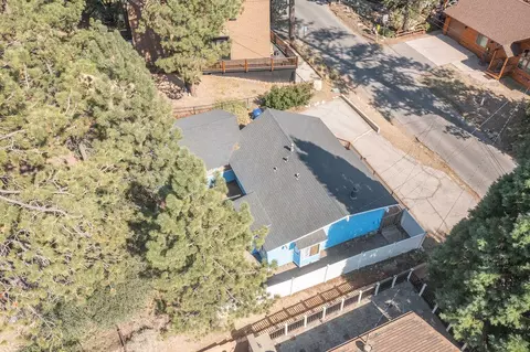 View/Area - 42920 Sunset Dr, Big Bear Lake, CA 92315 photo 5 of 7