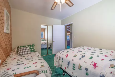 Bedroom - 42920 Sunset Dr, Big Bear Lake, CA 92315 photo 6 of 6