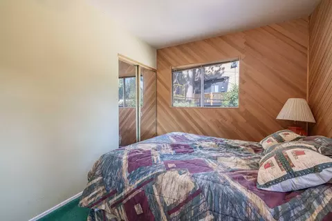 Bedroom - 42920 Sunset Dr, Big Bear Lake, CA 92315 photo 3 of 6