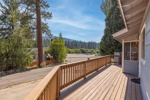 Exterior - 42920 Sunset Dr, Big Bear Lake, CA 92315 photo 2 of 5