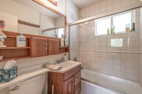 Bath - 42920 Sunset Dr, Big Bear Lake, CA 92315 photo 1 of 2