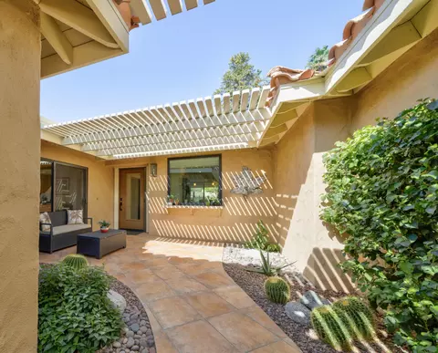 111 Juan Cir, Palm Desert, CA 92260