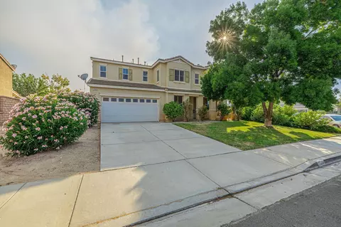 2300 Thorncroft Cir, Palmdale, CA 93551