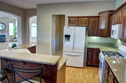 Kitchen - 48638 Barrymore St, Indio, CA 92201 photo 4 of 6