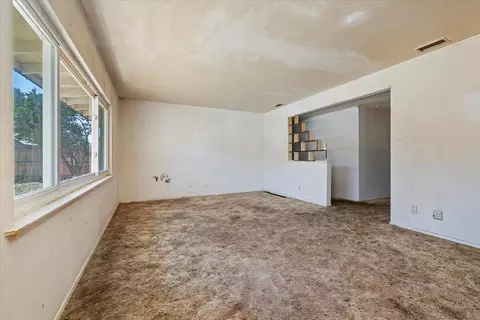 Living - 12739 Valley View St, Yucaipa, CA 92399 photo 5 of 8