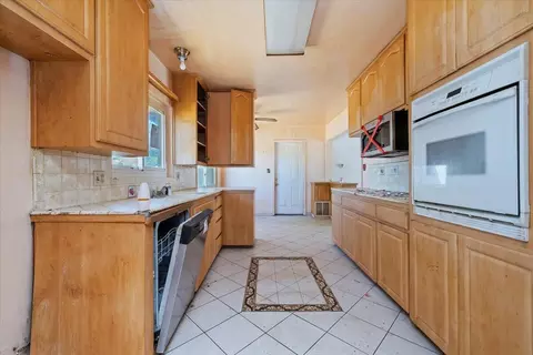 Kitchen - 12739 Valley View St, Yucaipa, CA 92399 photo 3 of 4