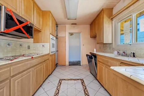 Kitchen - 12739 Valley View St, Yucaipa, CA 92399 photo 2 of 4