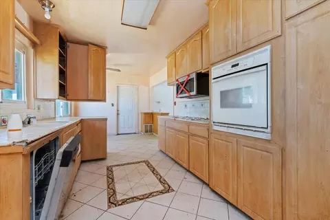 Kitchen - 12739 Valley View St, Yucaipa, CA 92399 photo 4 of 4
