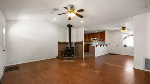 Living - 58522 Reche Rd, Landers, CA 92285 photo 4 of 6