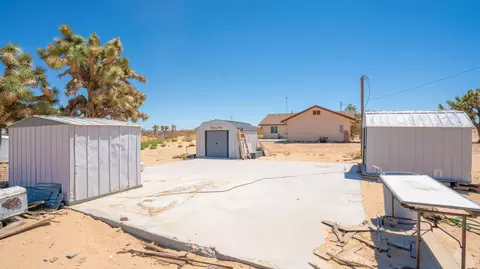 Exterior - 58522 Reche Rd, Landers, CA 92285 photo 6 of 8