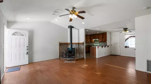 Living - 58522 Reche Rd, Landers, CA 92285 photo 5 of 6